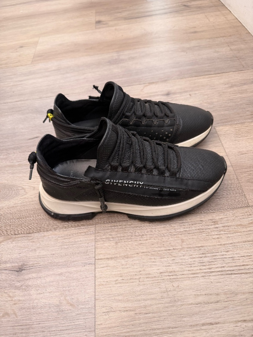 Givenchy Spectre Runner Sneakers Flats Side Zipper Lace Up Black Leather Sz: 41
